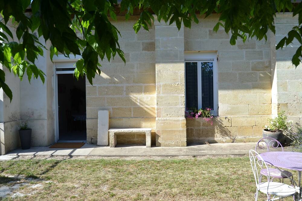 Photo of Outdoor in Saint-Estephe