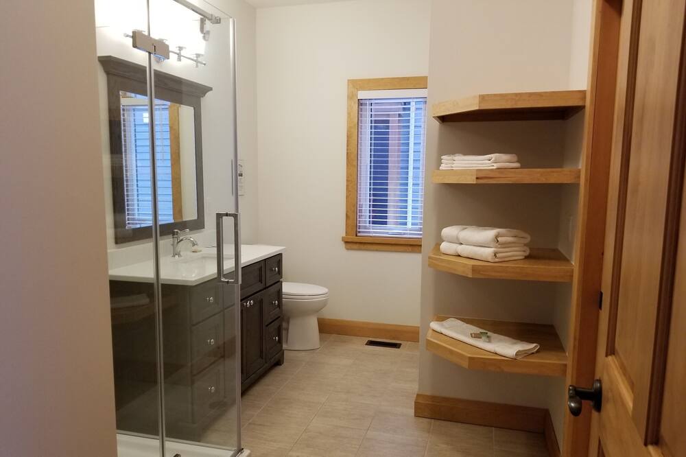 Photo of Bathroom in Muskoka Lakes