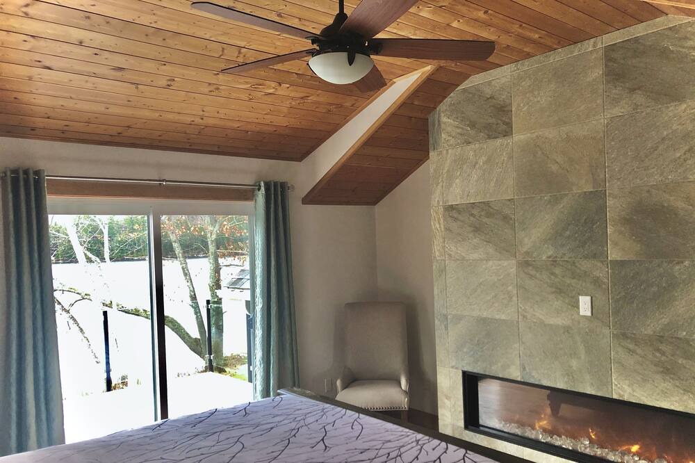 Photo of Bedroom in Muskoka Lakes