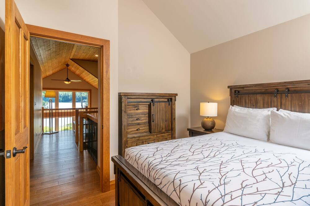 Photo of Bedroom in Muskoka Lakes