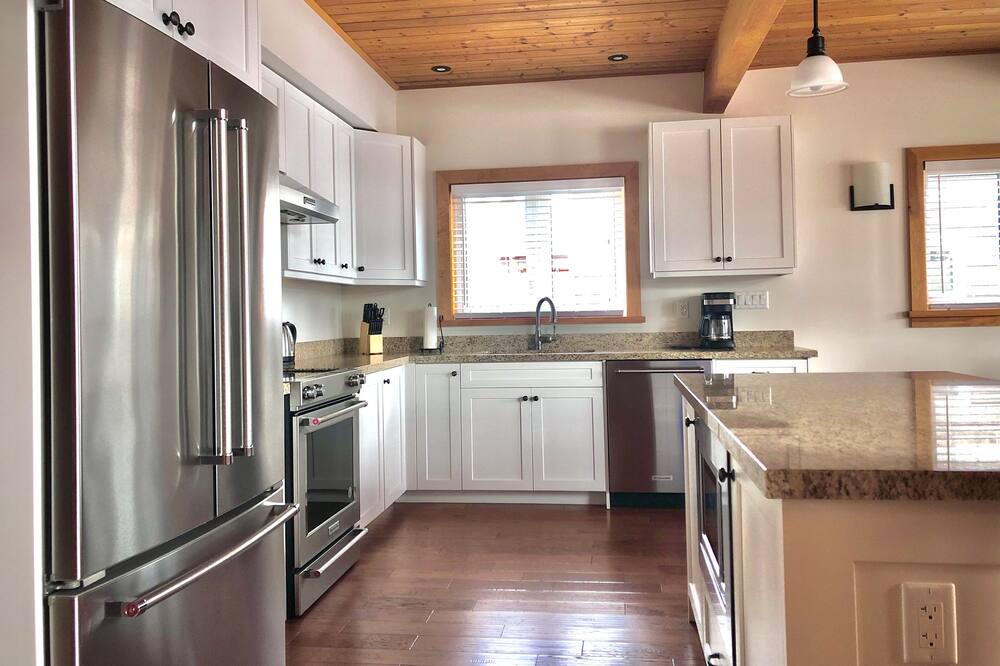 Photo of Kitchen in Muskoka Lakes
