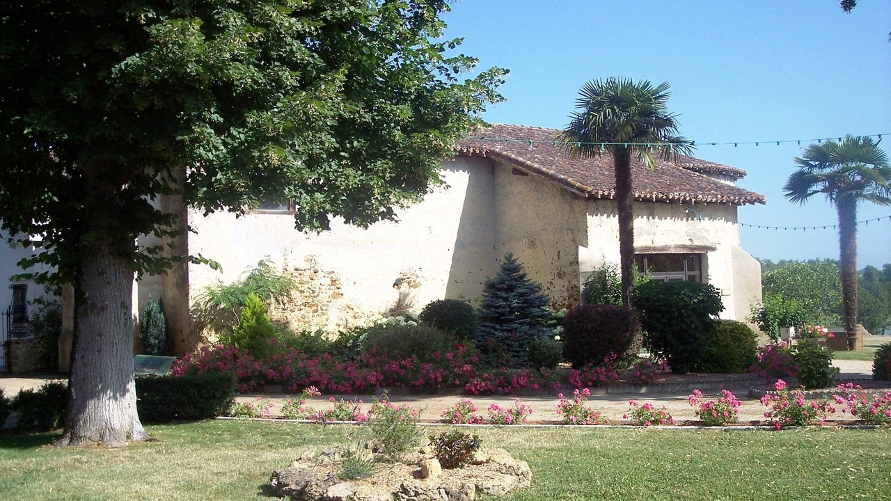 Photo of Buildings in Hontanx