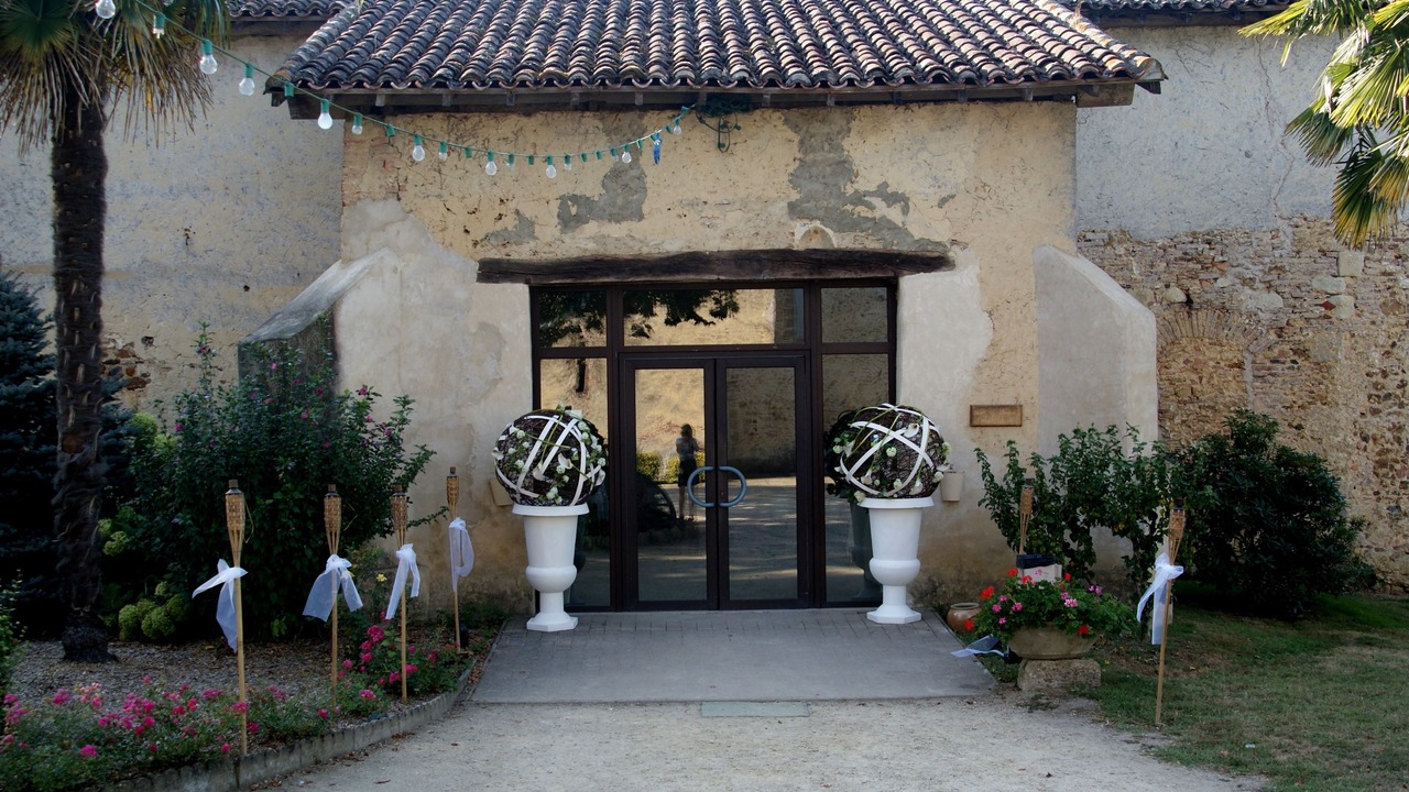 Photo of Buildings in Hontanx