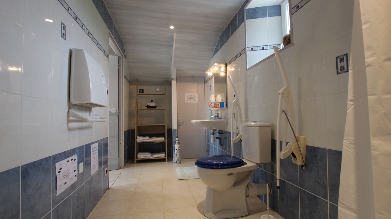 Photo of Bathroom in Teurtheville-Bocage