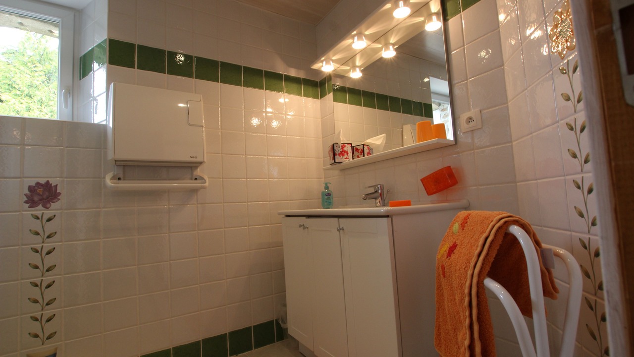 Photo of Bathroom in Teurtheville-Bocage
