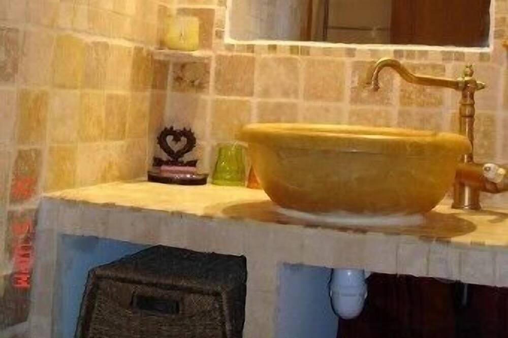 Photo of Bathroom in Manosque