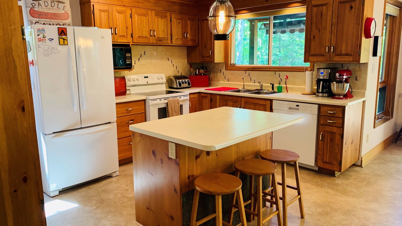 Photo of Kitchen in Algonquin Highlands