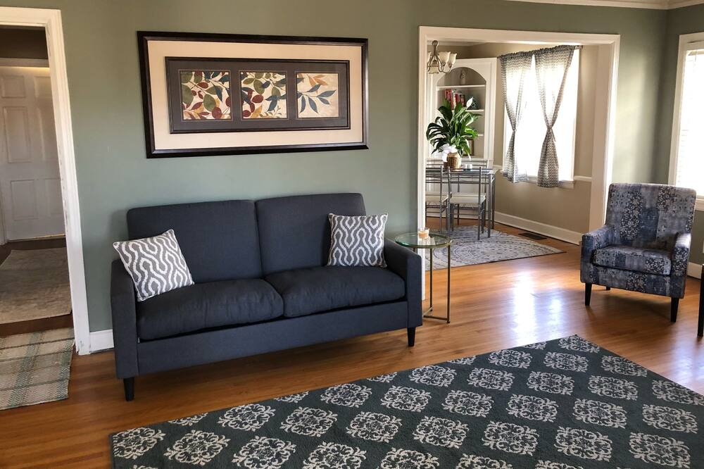 Photo of Livingroom in Bartlesville