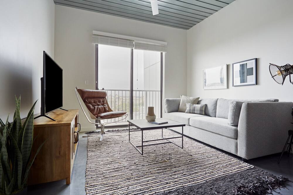 Photo of Livingroom in Midtown