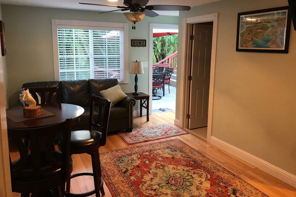 Photo of Livingroom in El Sobrante