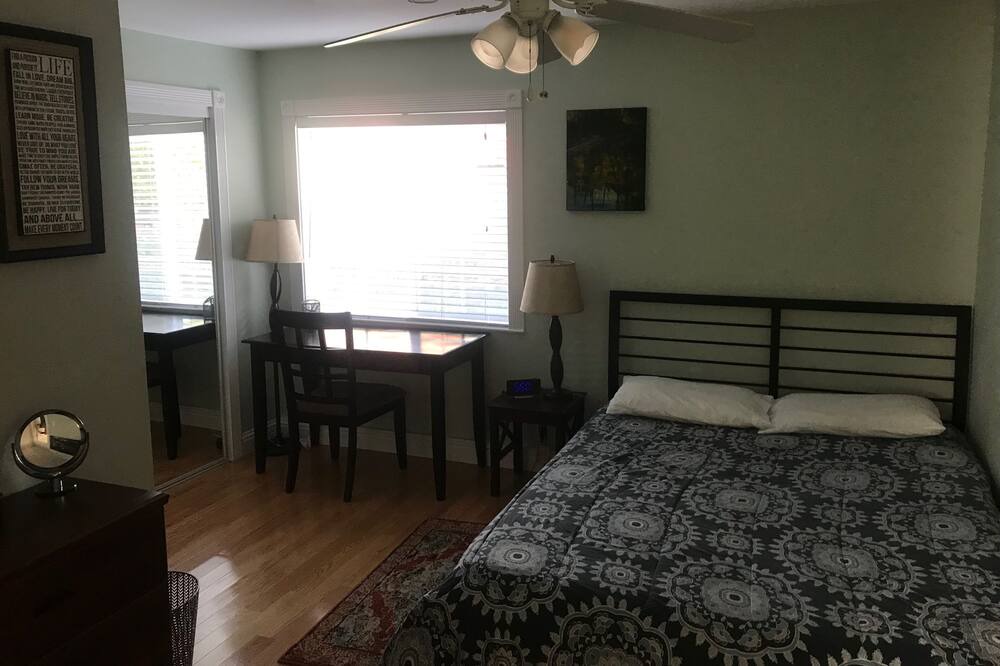 Photo of Bedroom in El Sobrante