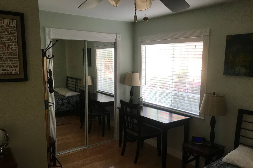 Photo of Bedroom in El Sobrante