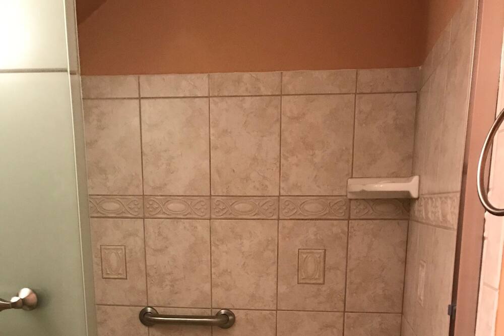 Photo of Bathroom in El Sobrante