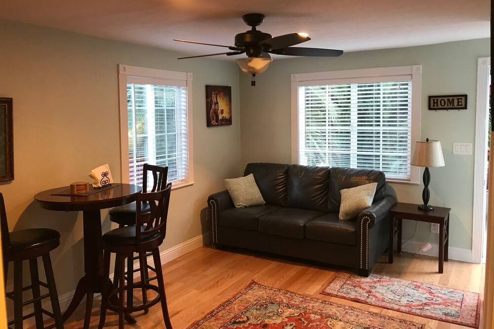Photo of Livingroom in El Sobrante