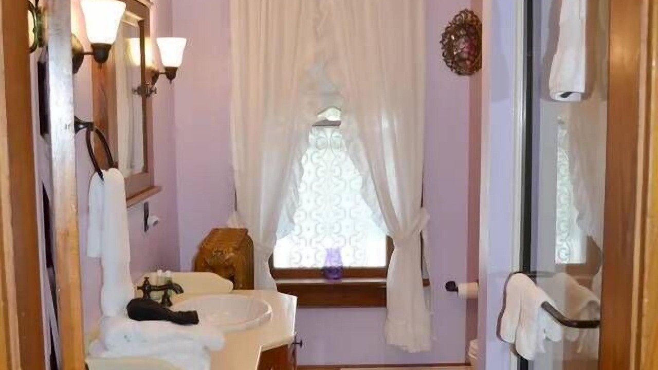 Photo of Bathroom in Prairie du Rocher