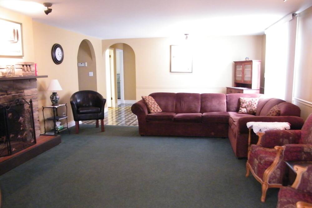 Photo of Livingroom in Gananoque