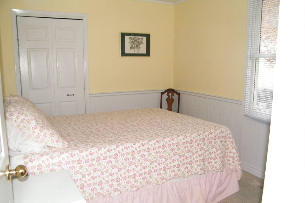 Photo of Bedroom in Gananoque