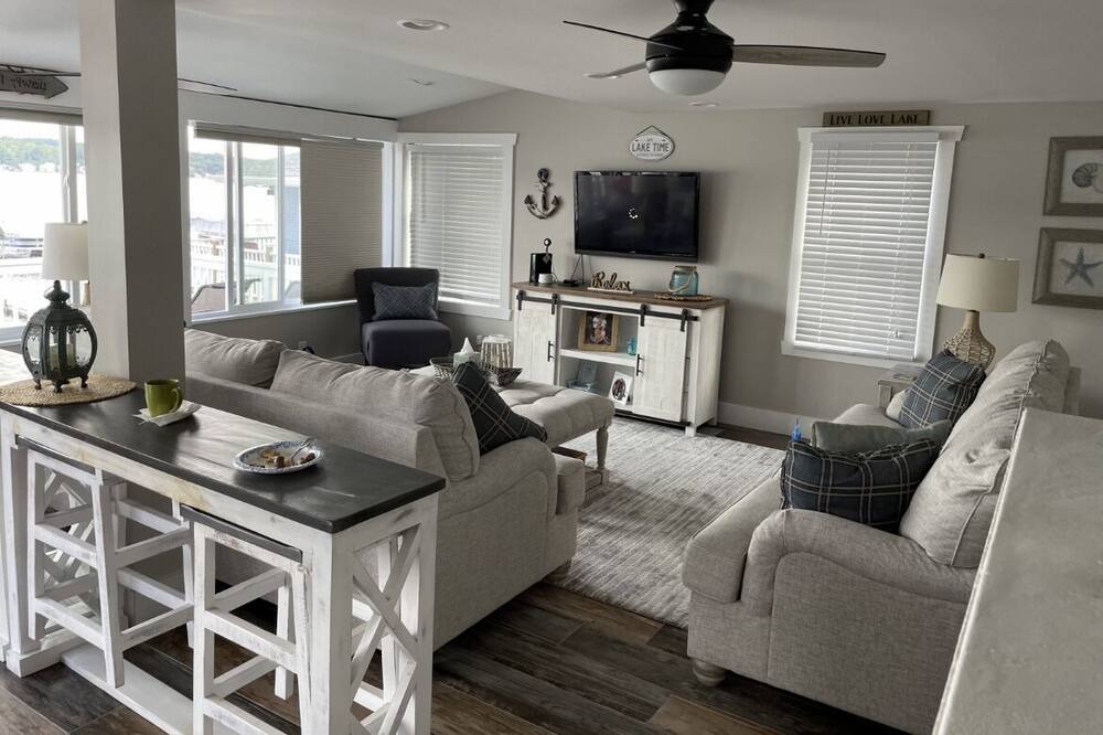 Photo of Livingroom in Livonia