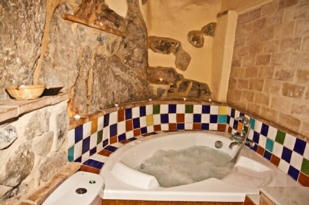 Photo of Bathroom in Jerica