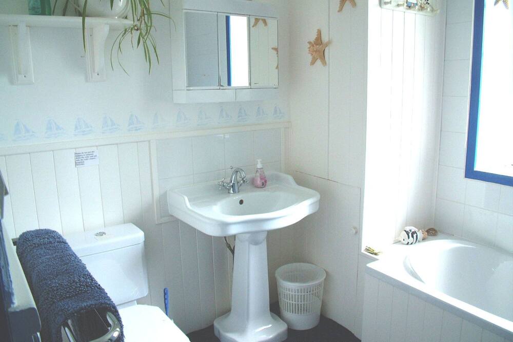 Photo of Bathroom in Saint-Nicolas-du-Pelem