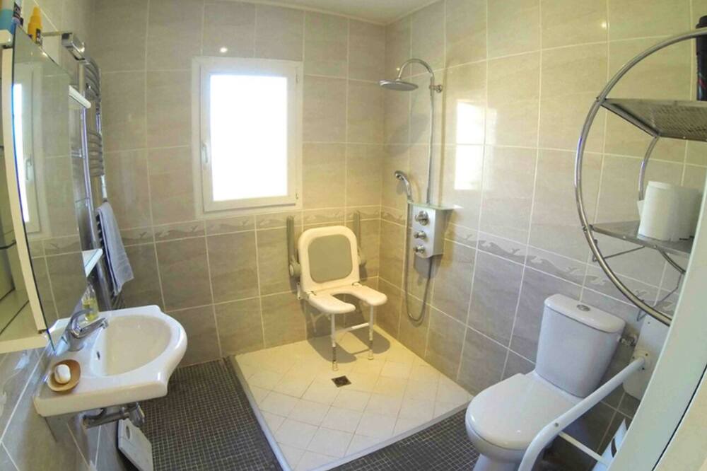 Photo of Bathroom in Cessenon-sur-Orb