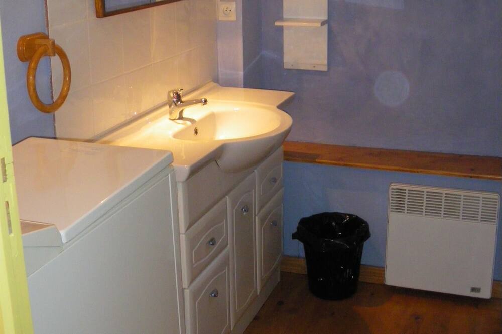 Photo of Bathroom in Fougax-et-Barrineuf