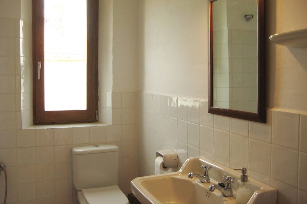 Photo of Bathroom in Torroella de Montgri