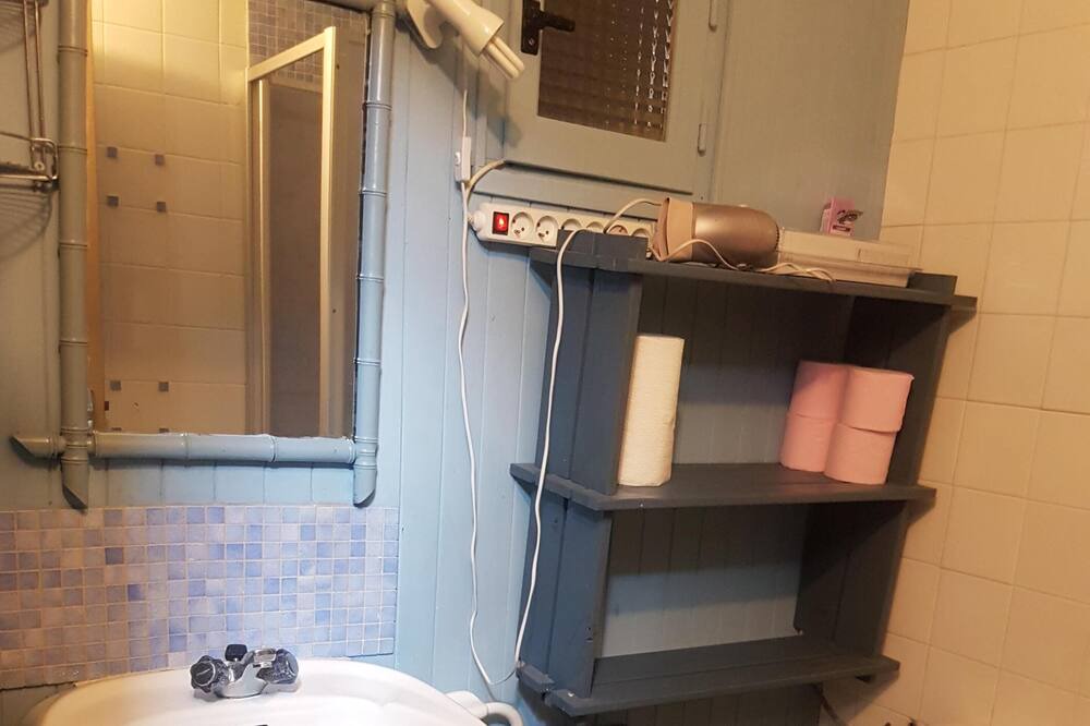 Photo of Bathroom in Mars