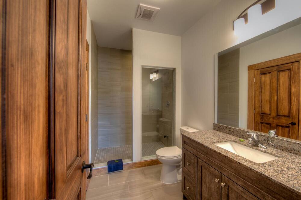 Photo of Bathroom in The Blue Mountains
