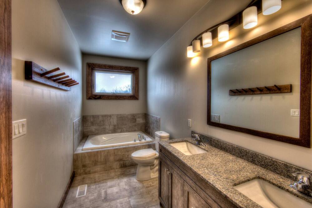 Photo of Bathroom in The Blue Mountains