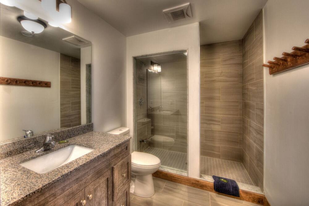 Photo of Bathroom in The Blue Mountains