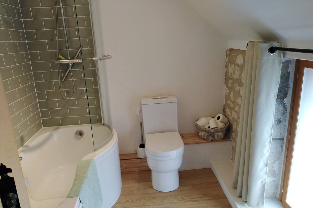 Photo of Bathroom in Aubigne-Racan