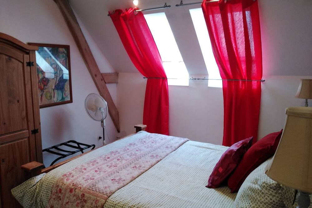 Photo of Bedroom in Aubigne-Racan