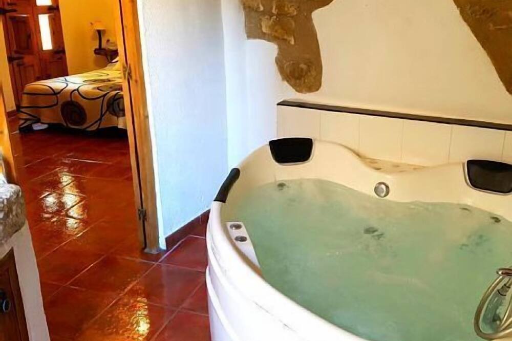 Photo of Bathroom in Chert