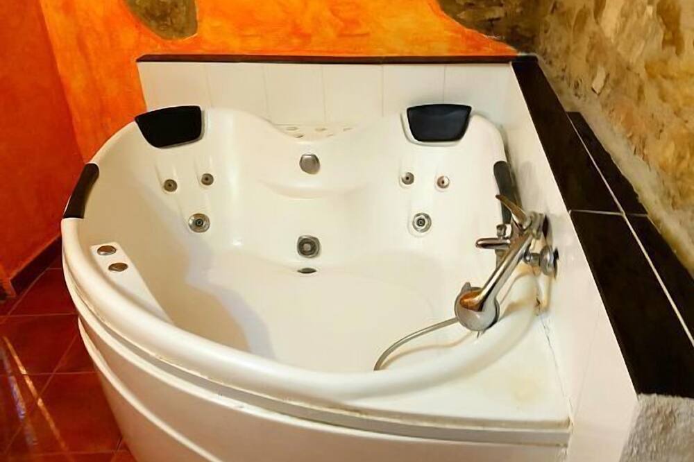 Photo of Bathroom in Chert