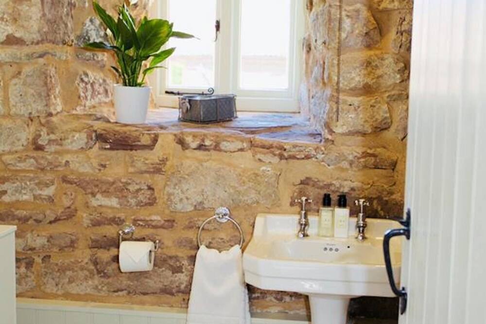 Photo of Bathroom in Kerne Bridge