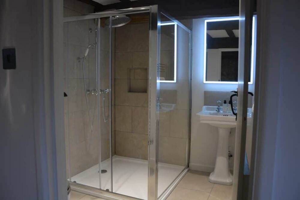 Photo of Bathroom in Kerne Bridge