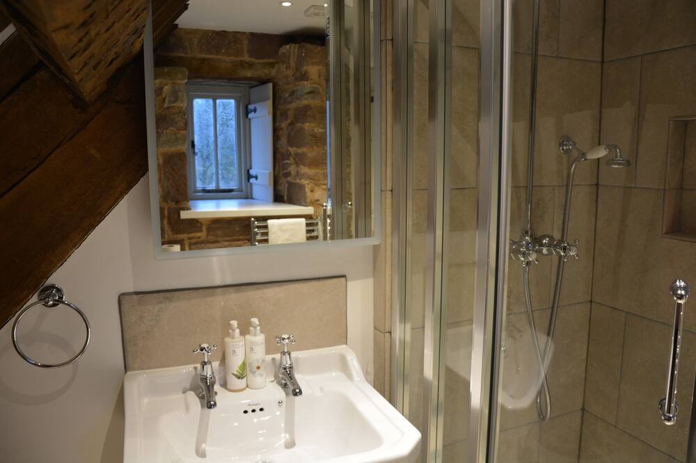 Photo of Bathroom in Kerne Bridge