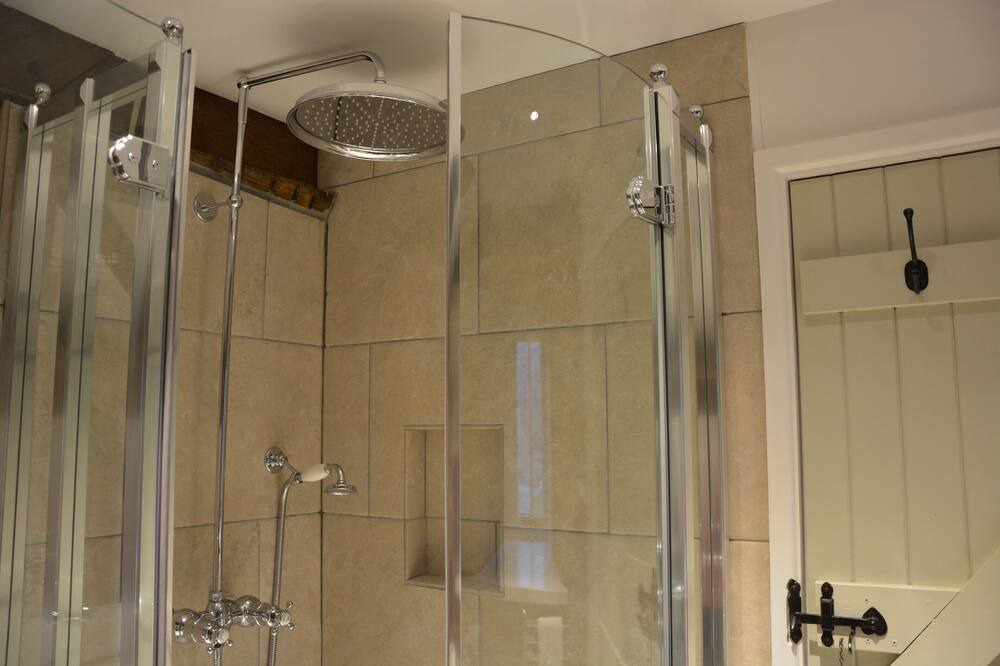 Photo of Bathroom in Kerne Bridge