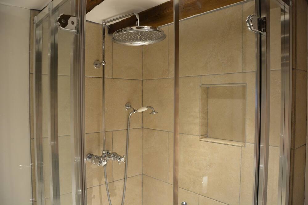 Photo of Bathroom in Kerne Bridge