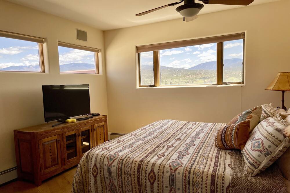 Photo of Bedroom in Northeast Santa Fe