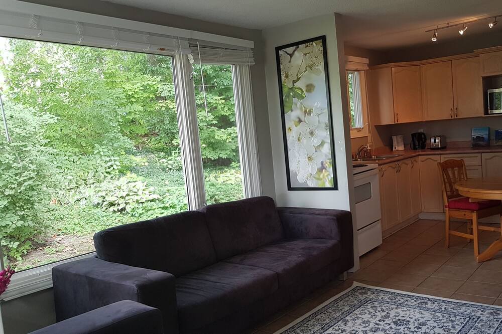 Photo of Livingroom in Aylmer