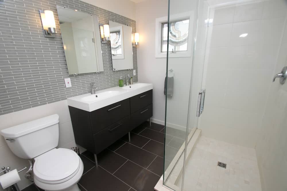 Photo of Bathroom in Margate City