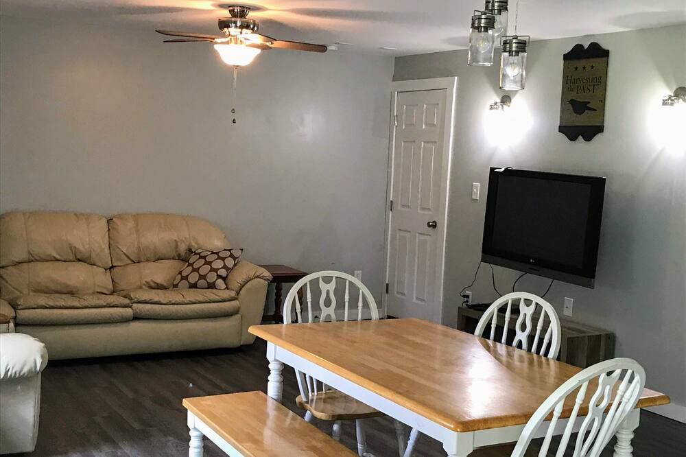 Photo of Livingroom in Saugerties