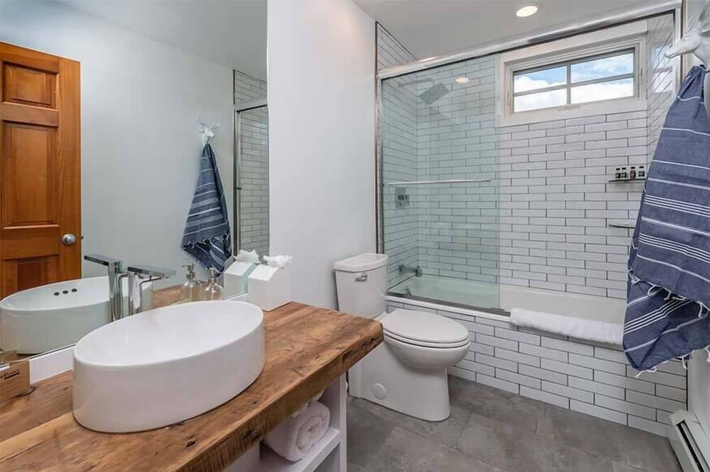 Photo of Bathroom in York Beach