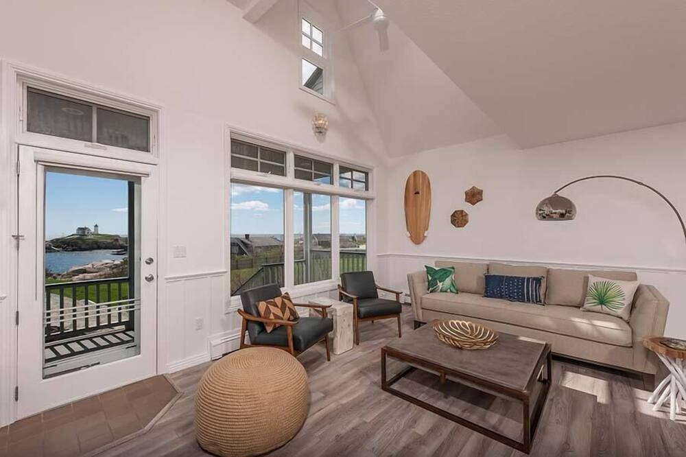 Photo of Livingroom in York Beach