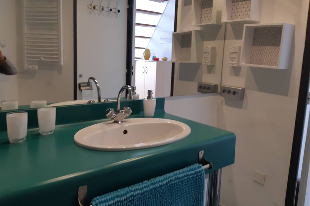 Photo of Bathroom in Chasseneuil-du-Poitou