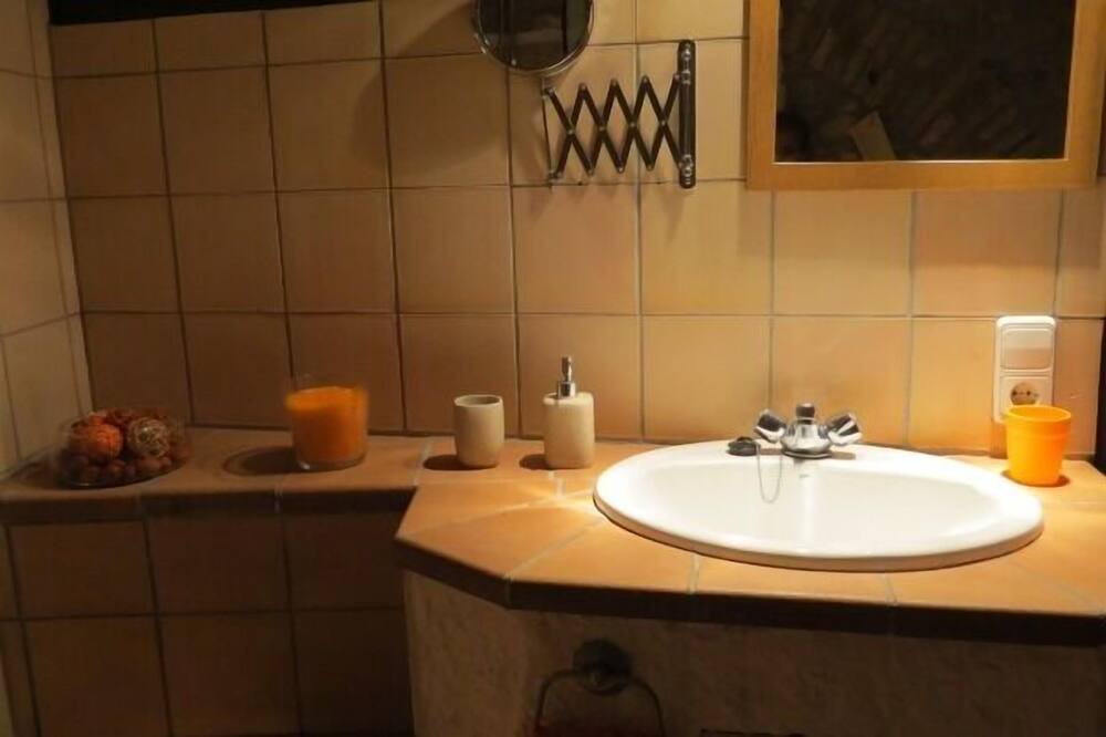 Photo of Bathroom in Castello d'Empuries