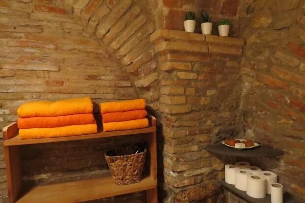 Photo of Bathroom in Castello d'Empuries