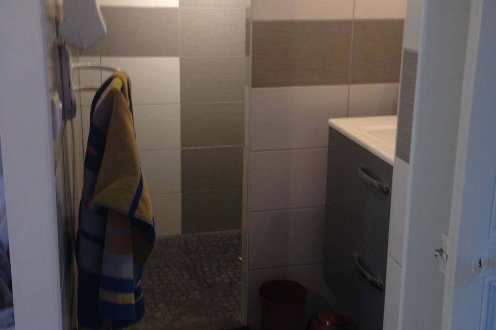 Photo of Bathroom in Moussoulens